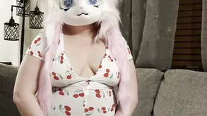 Brunette babe proves that she's a UITableView cell with awesome skills