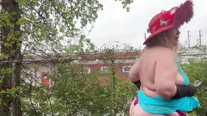 A sexy girl was caught in the club and agreed to Porn Clip