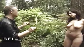 Brunette babe shows how to fuck with benefit for men