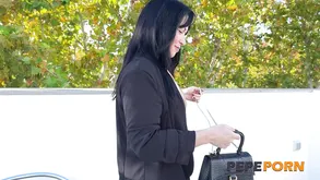 Steve Harvey Hosts a Fake Dating Game Show with Porn Stars