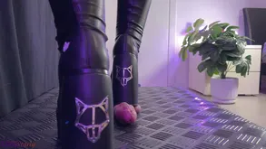 A foot fetishItalian fantasy with the dominating TamyStarly