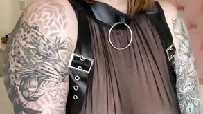 Gorgeous MILF Paige Turnah shows off her thicc big ass